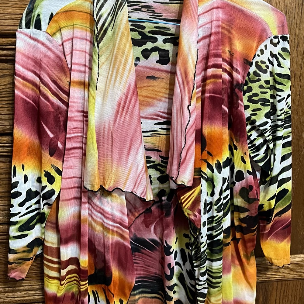 Kate & Mallory women’s top, size Large, smoke free home, 100% polyester